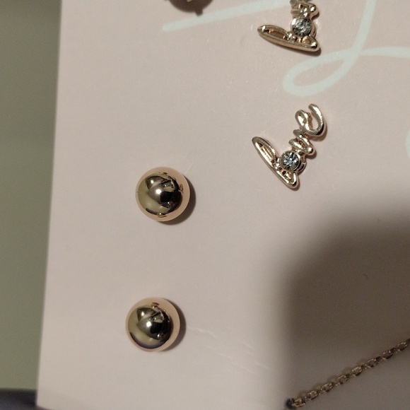 Women's Rose Gold-tone triple Heart Rhinestone Lilac Necklace w/ 3 stud Earrings - Picture 9 of 10